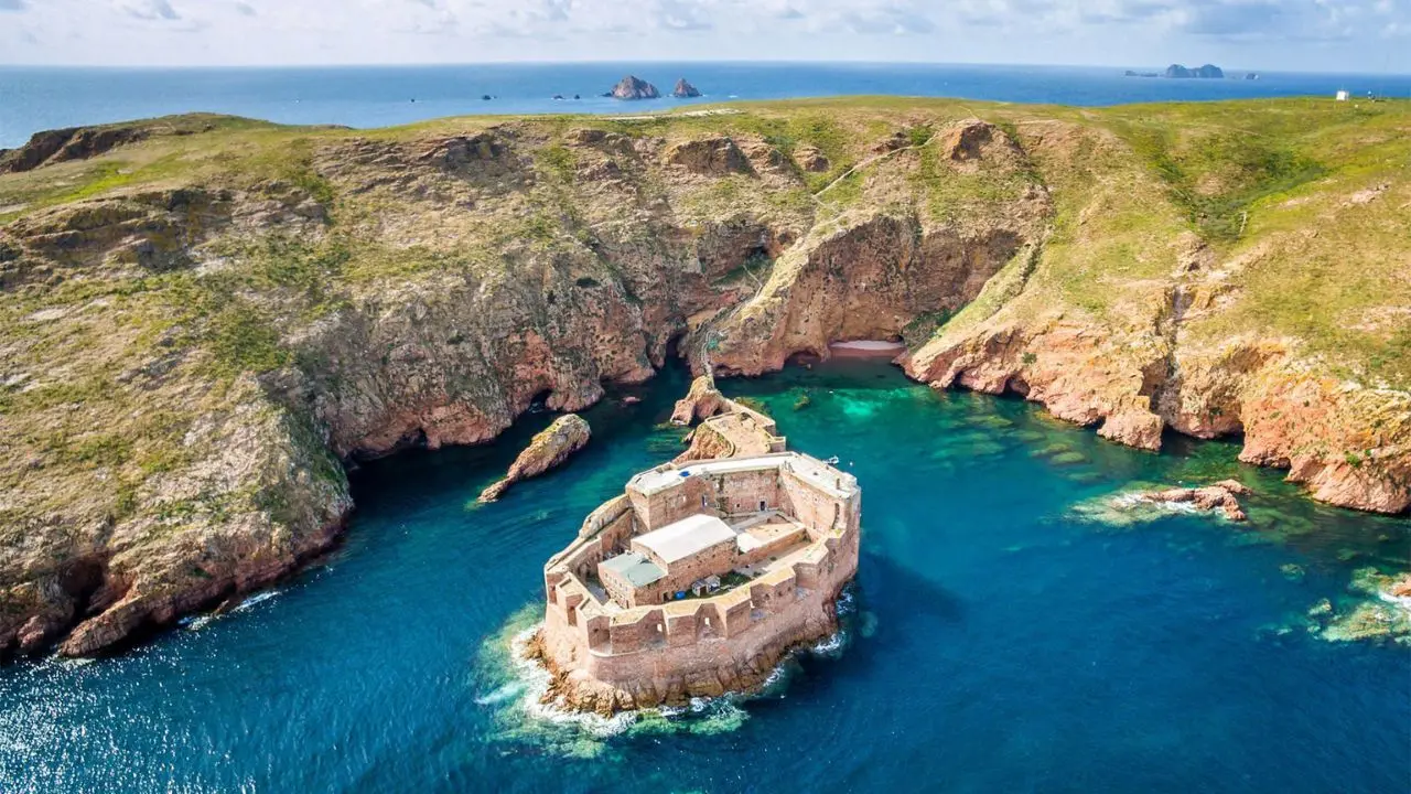 Private Berlengas Escape from Lisbon: Peniche Boat & Caves Cruise